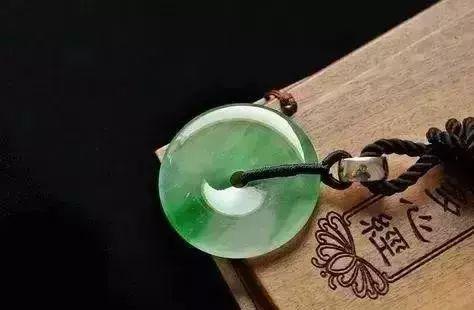 金丝种翡翠戒指的价格冰种金丝翡翠价格-第17张图片-翡翠网 金丝种翡翠戒指的价格冰种金丝翡翠价格-第17张图片-翡翠网