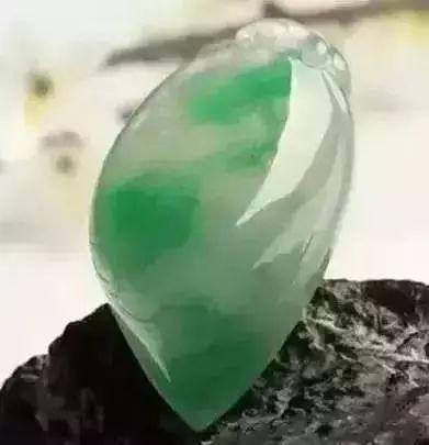 金丝种翡翠戒指的价格冰种金丝翡翠价格-第20张图片-翡翠网 金丝种翡翠戒指的价格冰种金丝翡翠价格-第20张图片-翡翠网