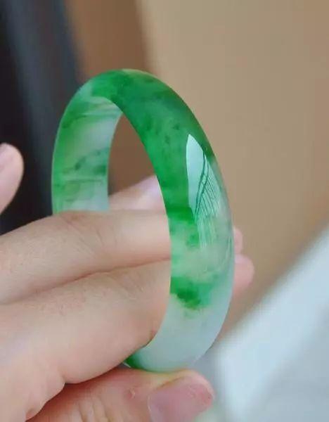 金丝种翡翠戒指的价格冰种金丝翡翠价格-第23张图片-翡翠网 金丝种翡翠戒指的价格冰种金丝翡翠价格-第23张图片-翡翠网