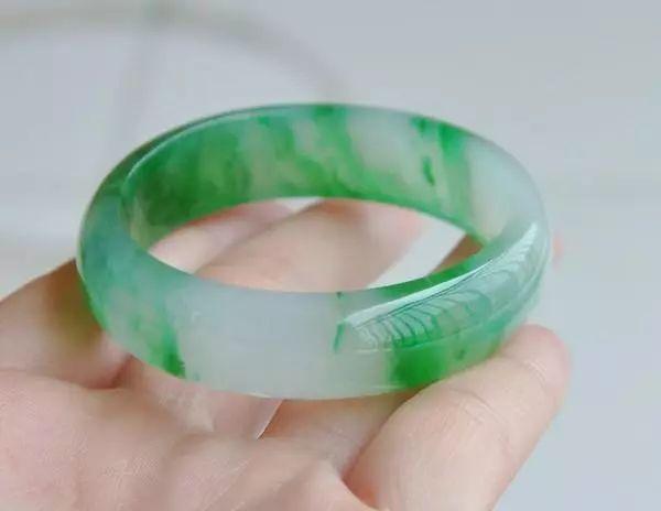 金丝种翡翠戒指的价格冰种金丝翡翠价格-第25张图片-翡翠网 金丝种翡翠戒指的价格冰种金丝翡翠价格-第25张图片-翡翠网