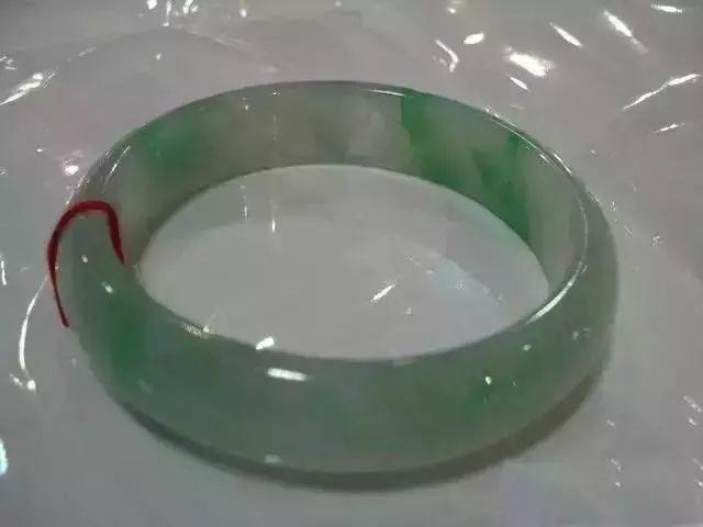 金丝种翡翠戒指的价格冰种金丝翡翠价格-第27张图片-翡翠网 金丝种翡翠戒指的价格冰种金丝翡翠价格-第27张图片-翡翠网