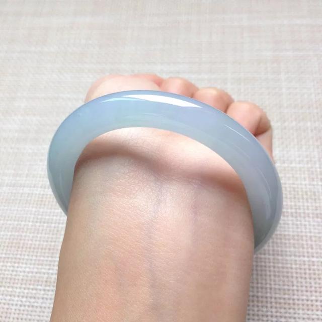 冰种阳绿翡翠手镯图片高冰种绿翡翠手镯-第6张图片-翡翠网 冰种阳绿翡翠手镯图片高冰种绿翡翠手镯-第6张图片-翡翠网