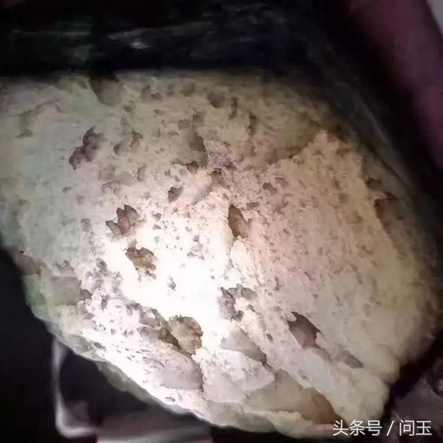 玻璃种翡翠原石价格,冰种翡翠原石-第9张图片-翡翠网 玻璃种翡翠原石价格,冰种翡翠原石-第9张图片-翡翠网
