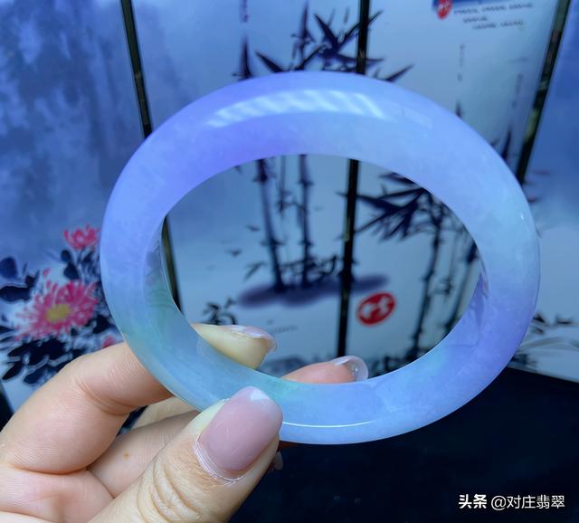 冰蓝水翡翠手镯怎么挑选,冰种翡翠手镯图片大全及价格-第4张图片-翡翠网