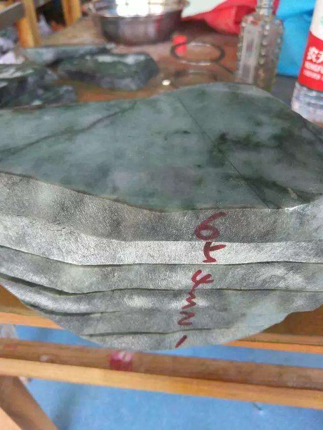 翡翠玉糯冰价格翡翠a货价格多少一克-第1张图片-翡翠网 翡翠玉糯冰价格翡翠a货价格多少一克-第1张图片-翡翠网