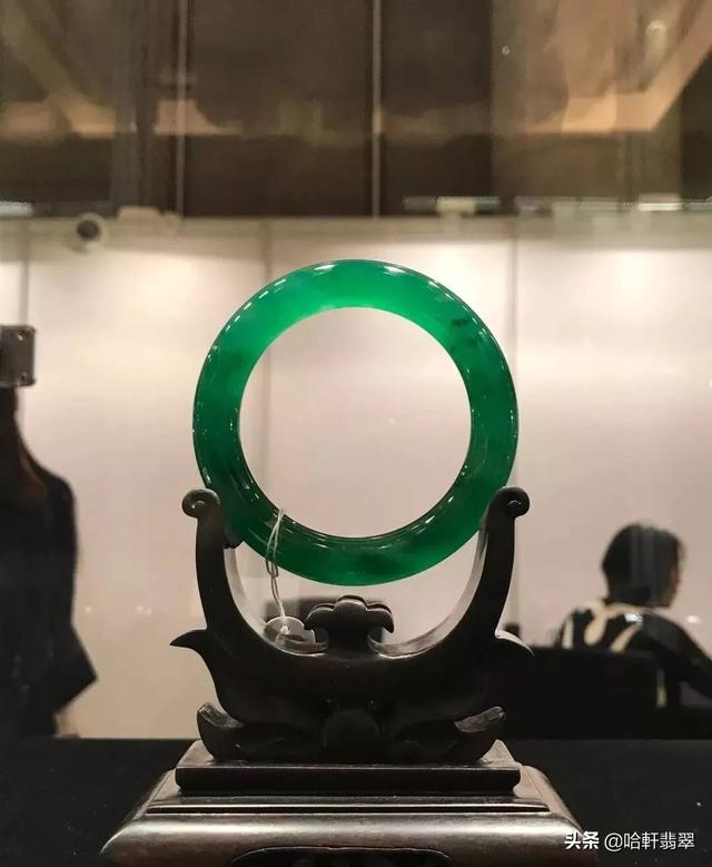 二十年前翡翠手镯值多少钱一个质量差点的翡翠手镯值多少钱-第12张图片-翡翠网 二十年前翡翠手镯值多少钱一个质量差点的翡翠手镯值多少钱-第12张图片-翡翠网