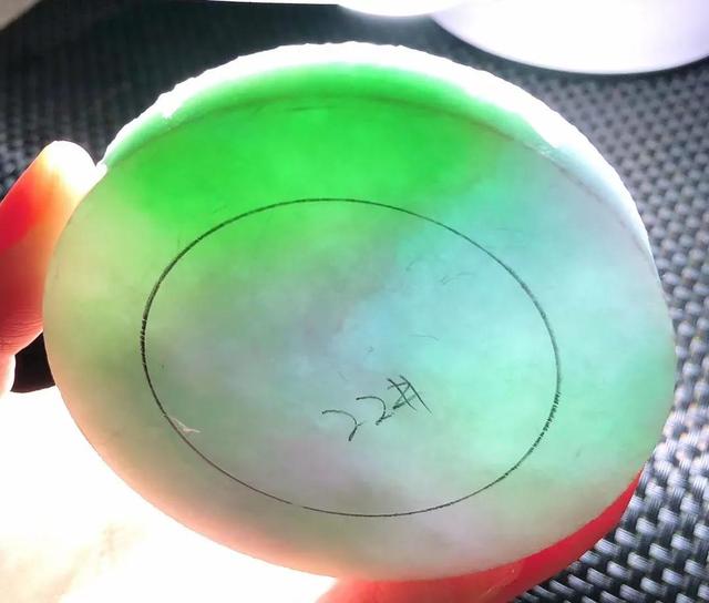 59圈春彩翡翠手镯翡翠春彩和三彩的区别-第1张图片-翡翠网