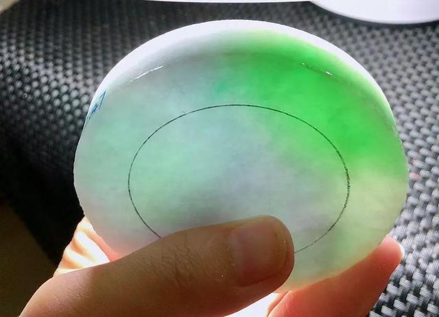 59圈春彩翡翠手镯翡翠春彩和三彩的区别-第2张图片-翡翠网