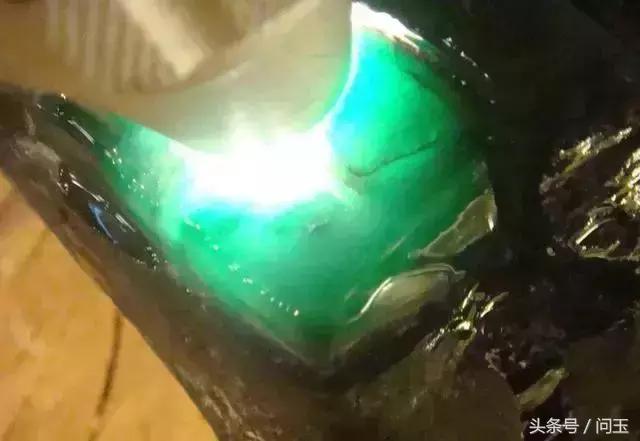 翡翠原石估算方法翡翠原石技巧-第8张图片-翡翠网 翡翠原石估算方法翡翠原石技巧-第8张图片-翡翠网