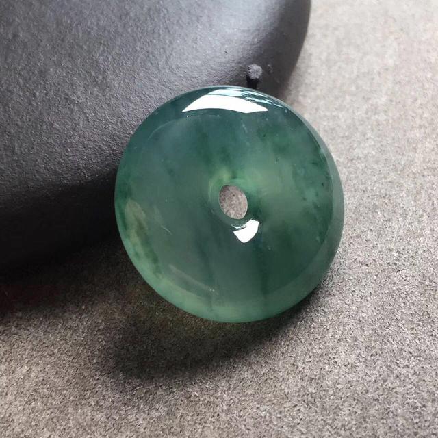 蓝水翡翠大部分时候是绿翡翠知识讲堂蓝水-第2张图片-翡翠网 蓝水翡翠大部分时候是绿翡翠知识讲堂蓝水-第2张图片-翡翠网