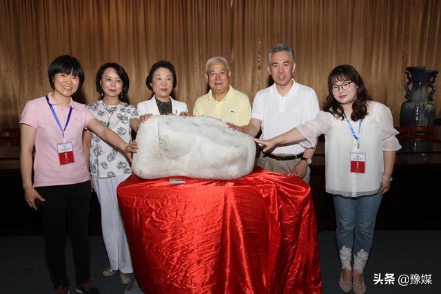 郑州翡翠原石,买了一个翡翠原石怎么办-第2张图片-翡翠网 郑州翡翠原石,买了一个翡翠原石怎么办-第2张图片-翡翠网