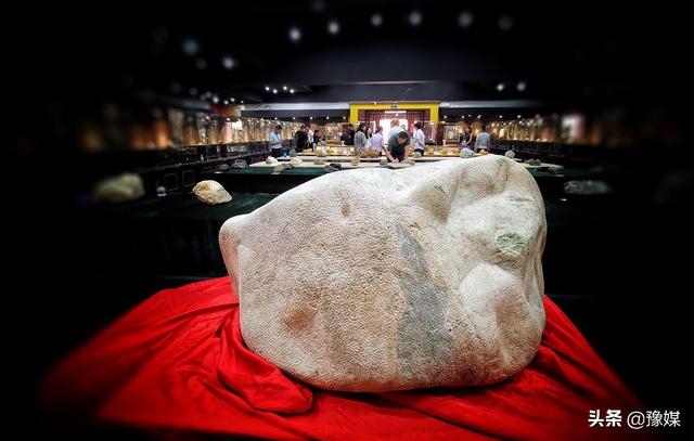 郑州翡翠原石,买了一个翡翠原石怎么办-第3张图片-翡翠网 郑州翡翠原石,买了一个翡翠原石怎么办-第3张图片-翡翠网