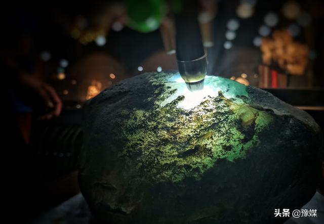 郑州翡翠原石,买了一个翡翠原石怎么办-第5张图片-翡翠网 郑州翡翠原石,买了一个翡翠原石怎么办-第5张图片-翡翠网