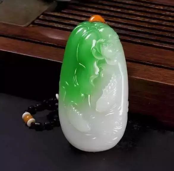 翠绿色的翡翠价格表翡翠香烟价格表-第3张图片-翡翠网 翠绿色的翡翠价格表翡翠香烟价格表-第3张图片-翡翠网