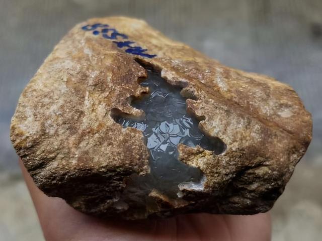 灰皮翡翠原石是什么场口,吉林底灰的翡翠原石-第4张图片-翡翠网