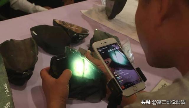 凤凰翡翠知识新青年凤凰翡翠饺子还原-第1张图片-翡翠网 凤凰翡翠知识新青年凤凰翡翠饺子还原-第1张图片-翡翠网