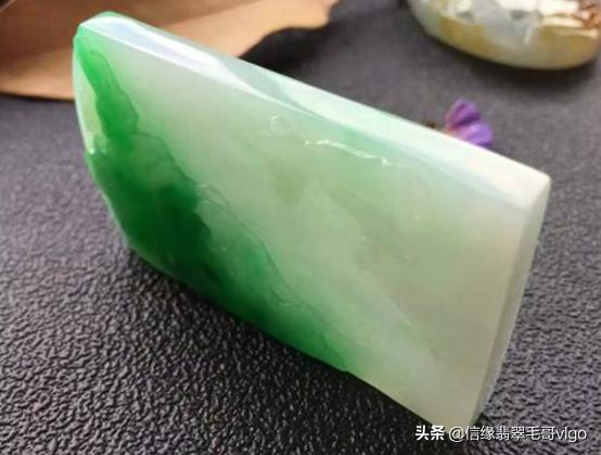 白底青翡翠可以收吗白底青翡翠哪种价格高-第2张图片-翡翠网 白底青翡翠可以收吗白底青翡翠哪种价格高-第2张图片-翡翠网