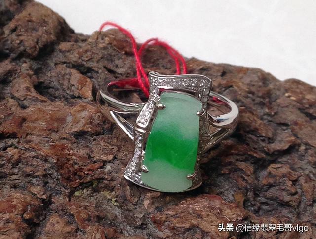 白底青翡翠可以收吗白底青翡翠哪种价格高-第7张图片-翡翠网 白底青翡翠可以收吗白底青翡翠哪种价格高-第7张图片-翡翠网