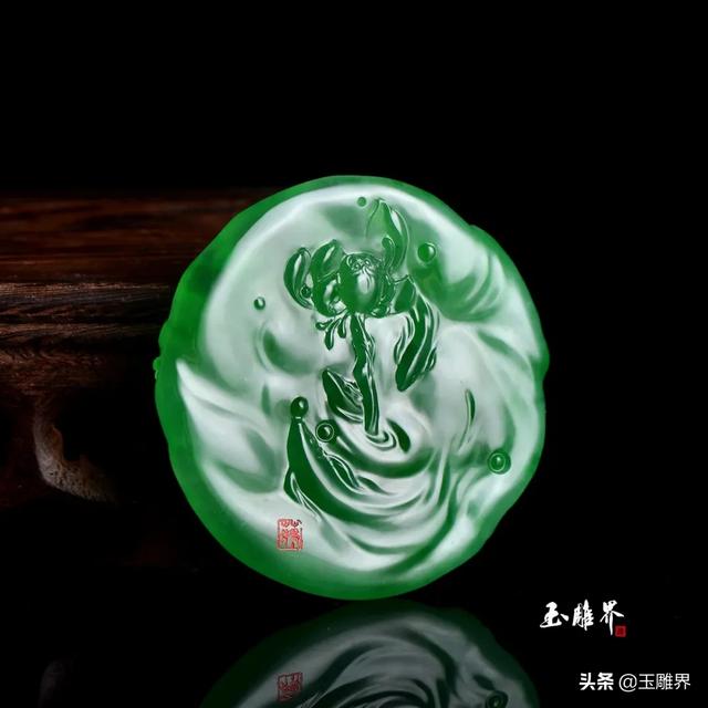 高端翡翠手镯巧雕图片翡翠手镯心雕刻图片-第7张图片-翡翠网 高端翡翠手镯巧雕图片翡翠手镯心雕刻图片-第7张图片-翡翠网