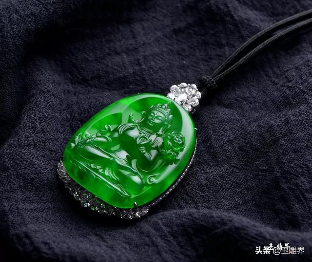 高端翡翠手镯巧雕图片翡翠手镯心雕刻图片-第13张图片-翡翠网 高端翡翠手镯巧雕图片翡翠手镯心雕刻图片-第13张图片-翡翠网