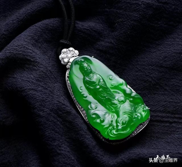 高端翡翠手镯巧雕图片翡翠手镯心雕刻图片-第14张图片-翡翠网 高端翡翠手镯巧雕图片翡翠手镯心雕刻图片-第14张图片-翡翠网