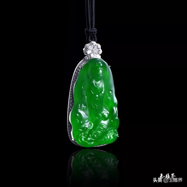 高端翡翠手镯巧雕图片翡翠手镯心雕刻图片-第15张图片-翡翠网 高端翡翠手镯巧雕图片翡翠手镯心雕刻图片-第15张图片-翡翠网