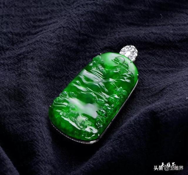 高端翡翠手镯巧雕图片翡翠手镯心雕刻图片-第18张图片-翡翠网 高端翡翠手镯巧雕图片翡翠手镯心雕刻图片-第18张图片-翡翠网