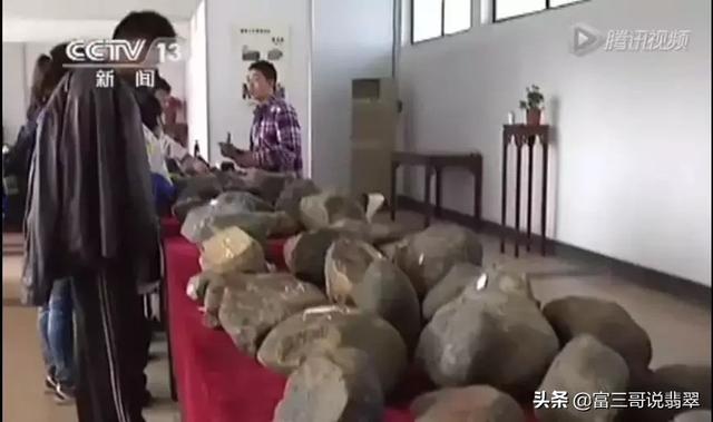 翡翠原石上的绿点,玉石原石上的小绿点-第8张图片-翡翠网 翡翠原石上的绿点,玉石原石上的小绿点-第8张图片-翡翠网