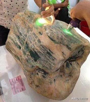 翡翠十大场口原石特点翡翠原石八大场口知识-第2张图片-翡翠网 翡翠十大场口原石特点翡翠原石八大场口知识-第2张图片-翡翠网