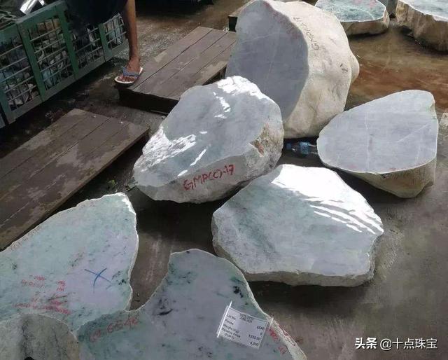 翡翠十大场口原石特点翡翠原石八大场口知识-第4张图片-翡翠网 翡翠十大场口原石特点翡翠原石八大场口知识-第4张图片-翡翠网