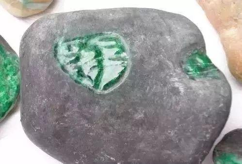 买翡翠原石的陷阱昌平人造翡翠原石-第5张图片-翡翠网 买翡翠原石的陷阱昌平人造翡翠原石-第5张图片-翡翠网