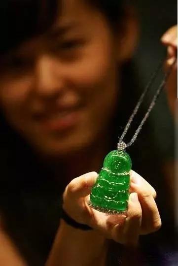 满绿翡翠观音价格,玻璃种手镯一般什么价-第2张图片-翡翠网