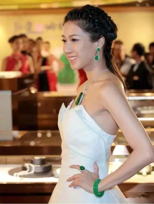 满绿翡翠观音价格,玻璃种手镯一般什么价-第5张图片-翡翠网