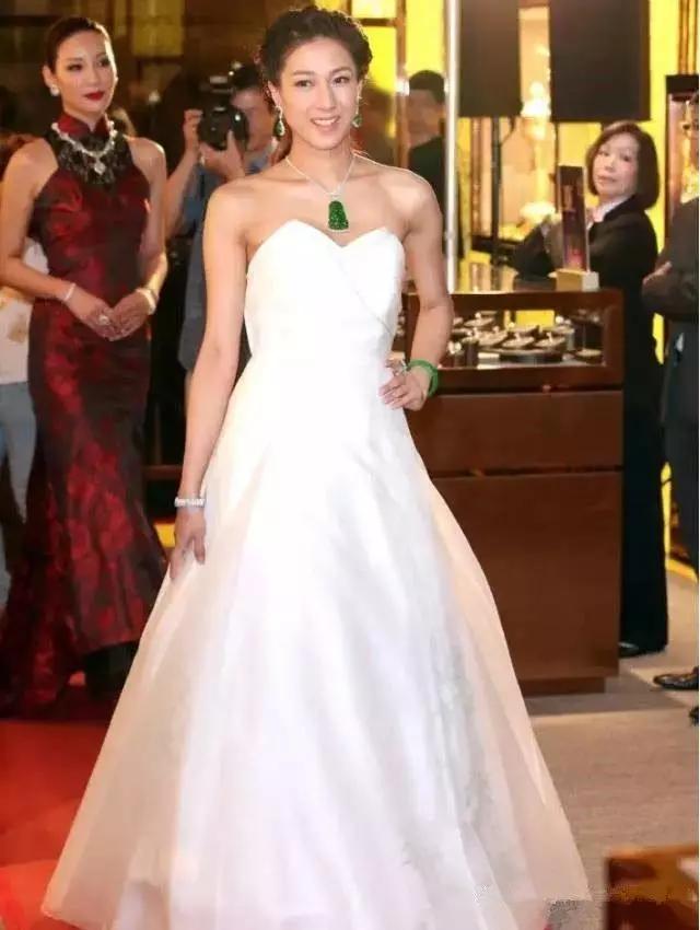 满绿翡翠观音价格,玻璃种手镯一般什么价-第7张图片-翡翠网