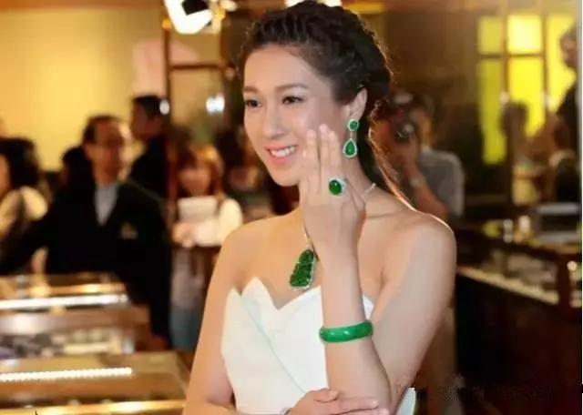 满绿翡翠观音价格,玻璃种手镯一般什么价-第8张图片-翡翠网