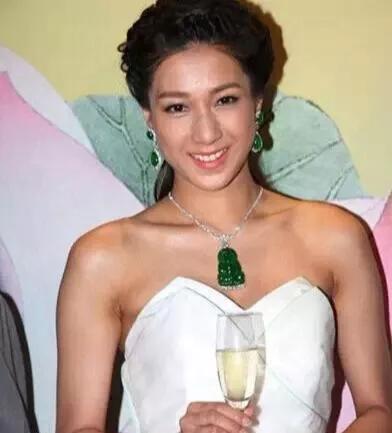 满绿翡翠观音价格,玻璃种手镯一般什么价-第9张图片-翡翠网