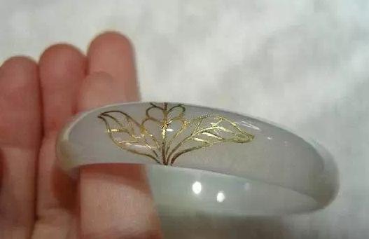 冰种翡翠手镯翡翠手镯的小知识-第21张图片-翡翠网 冰种翡翠手镯翡翠手镯的小知识-第21张图片-翡翠网