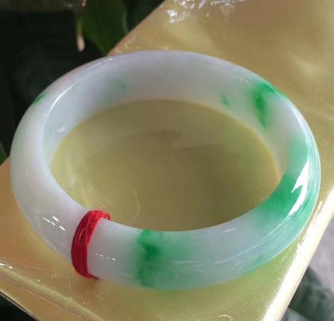 冰种翡翠手镯翡翠手镯的小知识-第38张图片-翡翠网 冰种翡翠手镯翡翠手镯的小知识-第38张图片-翡翠网