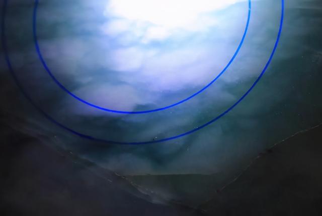 翡翠原石切割技巧现买现切翡翠原石视频-第6张图片-翡翠网 翡翠原石切割技巧现买现切翡翠原石视频-第6张图片-翡翠网