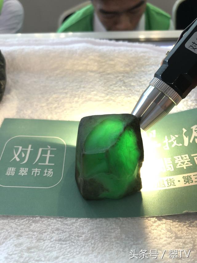 翡翠原石***格,玉石翡翠原石-第17张图片-翡翠网 翡翠原石***格,玉石翡翠原石-第17张图片-翡翠网