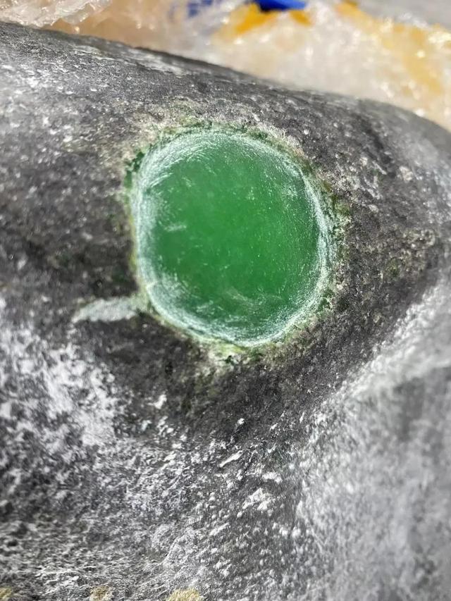 石英岩玉和翡翠原石的区别石英岩玉价格-第2张图片-翡翠网