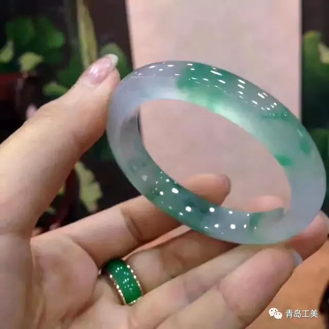 青岛玉石加工的地方,青岛翡翠加工价格-第2张图片-翡翠网 青岛玉石加工的地方,青岛翡翠加工价格-第2张图片-翡翠网