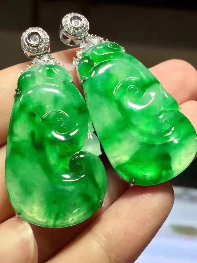 清代飘花翡翠翎管价格,清代仿老翡翠翎管的特点-第6张图片-翡翠网 清代飘花翡翠翎管价格,清代仿老翡翠翎管的特点-第6张图片-翡翠网