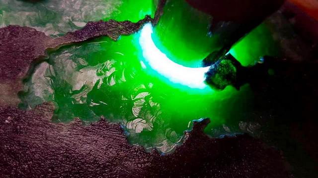 翡翠手镯有小细纹翡翠小白的进阶知识-第2张图片-翡翠网 翡翠手镯有小细纹翡翠小白的进阶知识-第2张图片-翡翠网