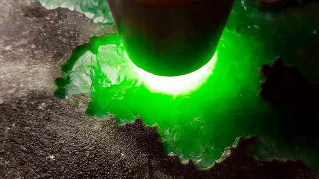 翡翠手镯有小细纹翡翠小白的进阶知识-第4张图片-翡翠网 翡翠手镯有小细纹翡翠小白的进阶知识-第4张图片-翡翠网