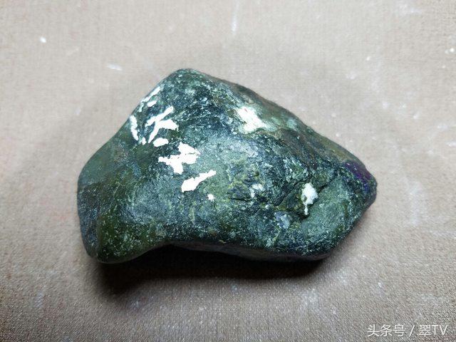 小块翡翠原石可以收藏吗小翡翠原石-第11张图片-翡翠网