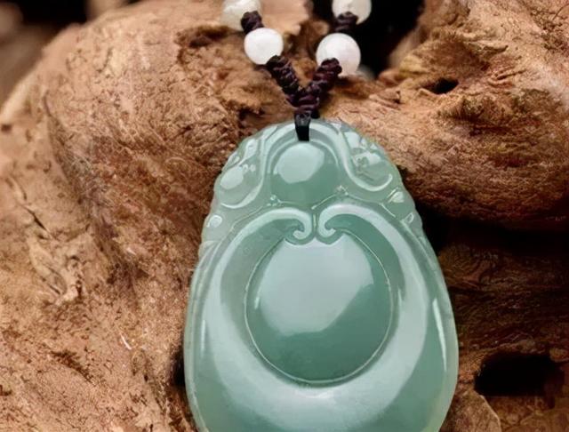 翡翠a货挂坠多少钱,福建翡翠如意价格-第1张图片-翡翠网 翡翠a货挂坠多少钱,福建翡翠如意价格-第1张图片-翡翠网