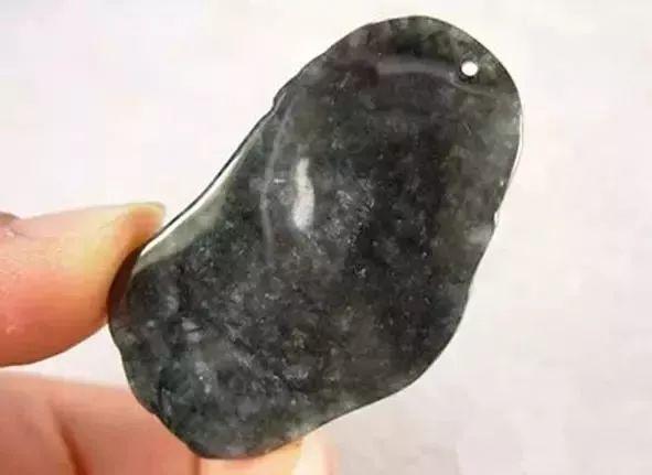 乌鸡翡翠手镯芯乌鸡种翡翠好吗-第7张图片-翡翠网 乌鸡翡翠手镯芯乌鸡种翡翠好吗-第7张图片-翡翠网