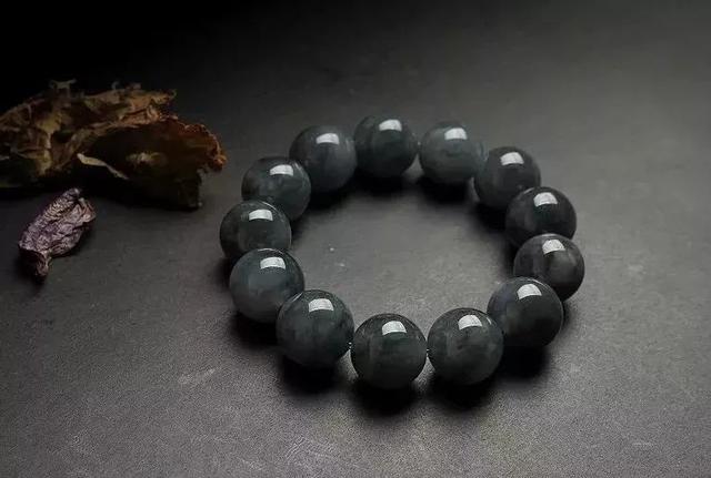 乌鸡翡翠手镯芯乌鸡种翡翠好吗-第12张图片-翡翠网 乌鸡翡翠手镯芯乌鸡种翡翠好吗-第12张图片-翡翠网