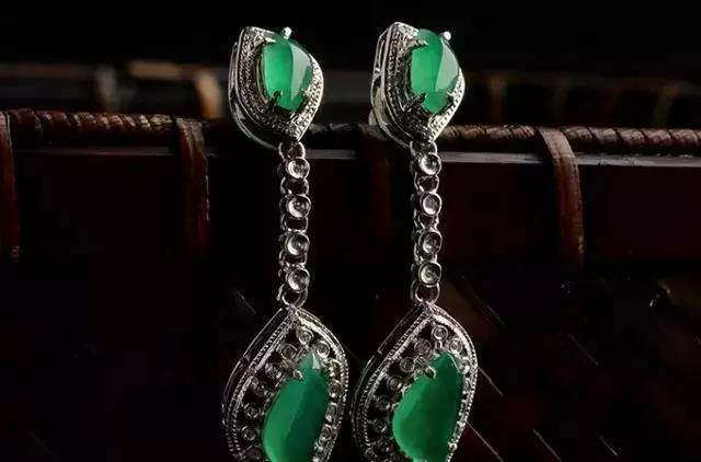 翡翠原石价格对照表,翡翠的原石在哪里-第2张图片-翡翠网 翡翠原石价格对照表,翡翠的原石在哪里-第2张图片-翡翠网